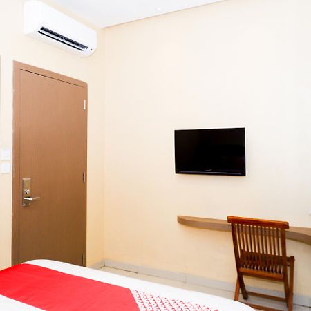 Oyo 379 Grand Mundu Semarang Exterior foto