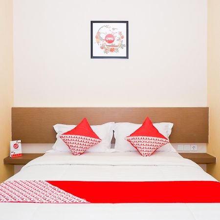 Oyo 379 Grand Mundu Semarang Exterior foto