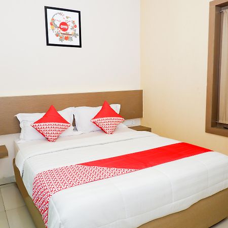 Oyo 379 Grand Mundu Semarang Exterior foto