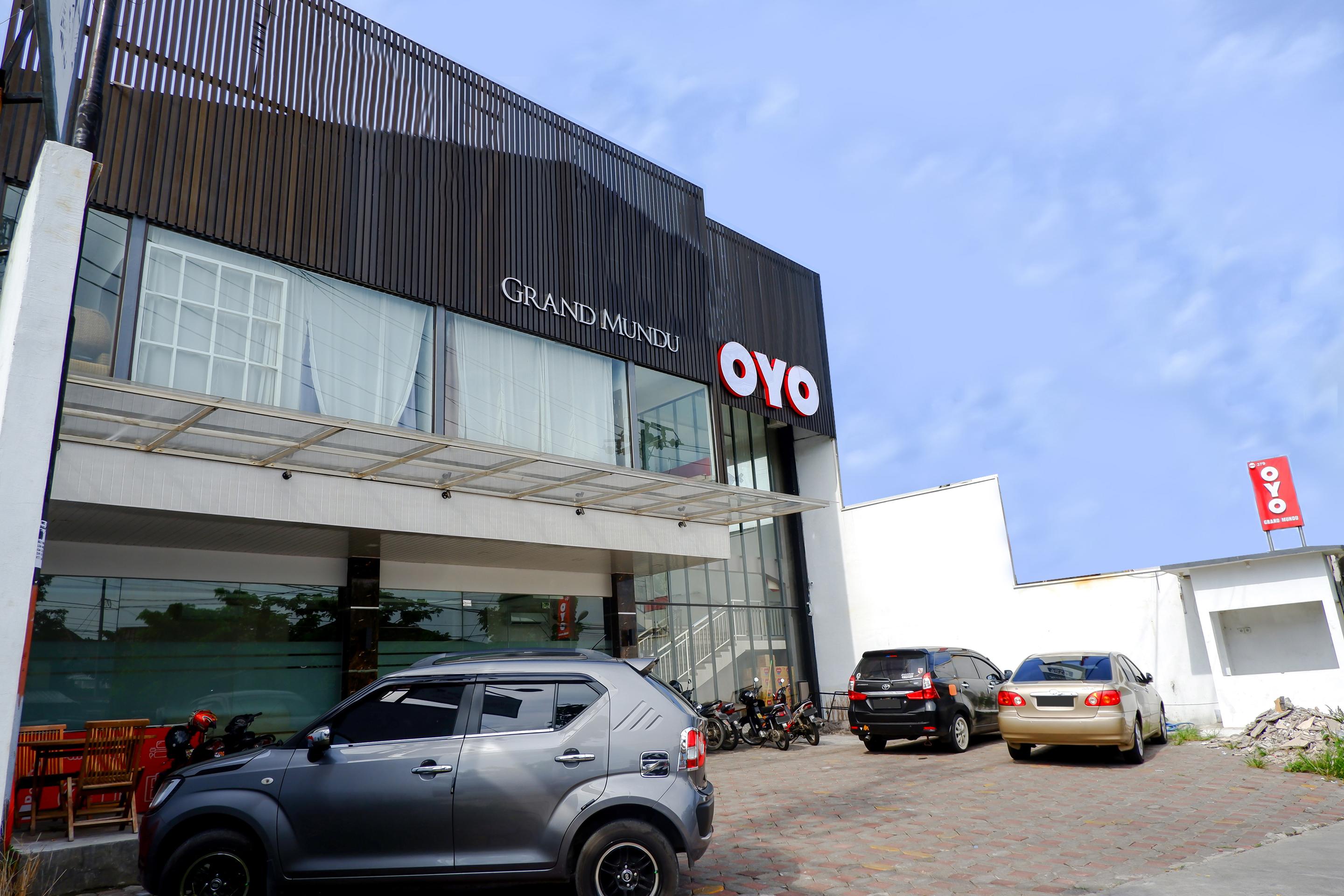 Oyo 379 Grand Mundu Semarang Exterior foto