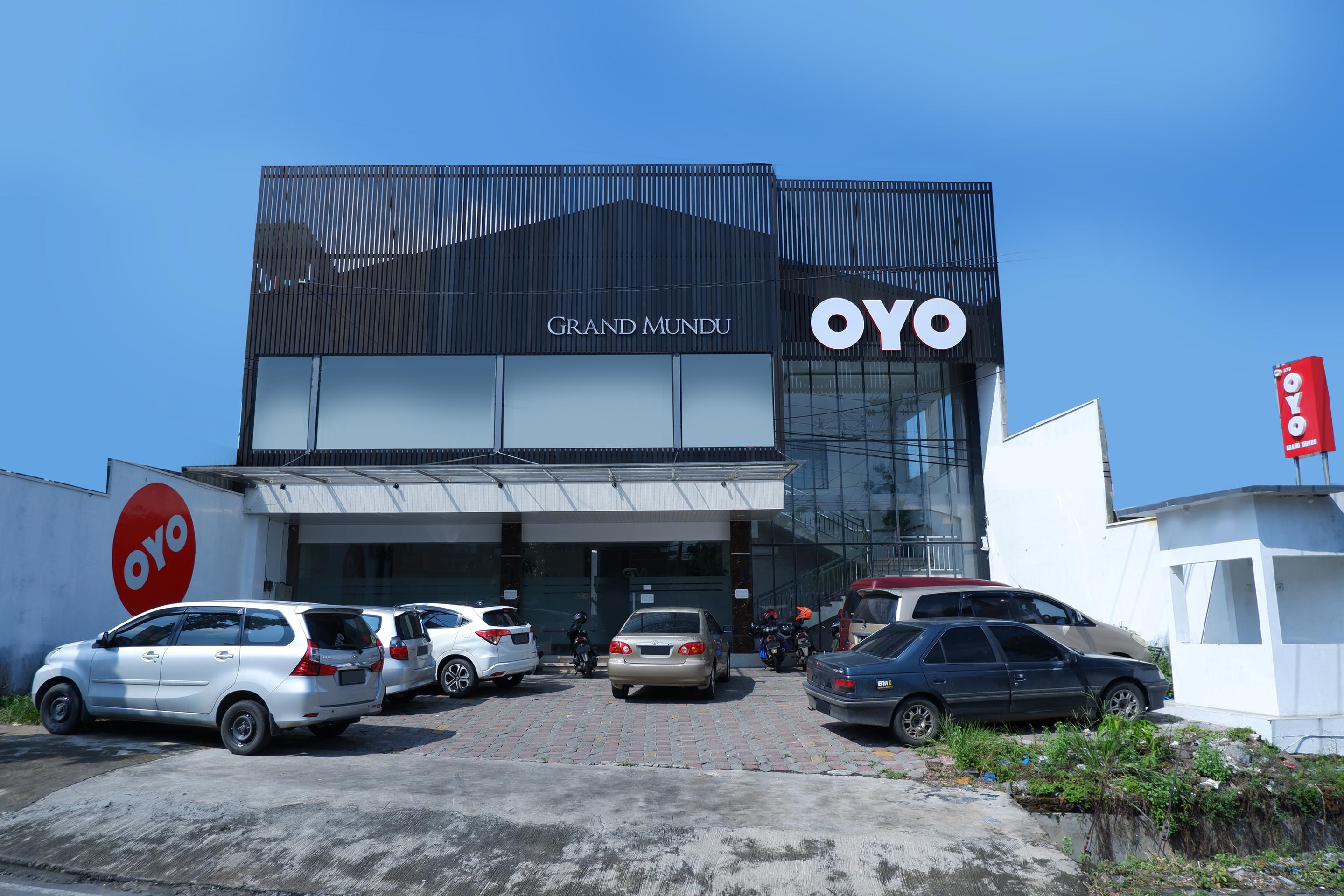 Oyo 379 Grand Mundu Semarang Exterior foto