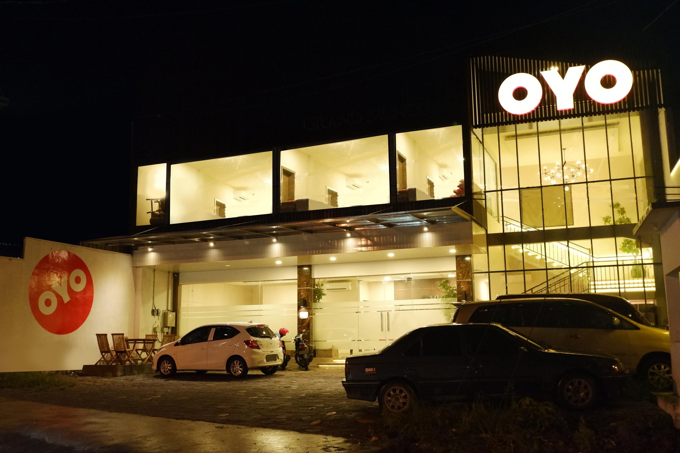 Oyo 379 Grand Mundu Semarang Exterior foto