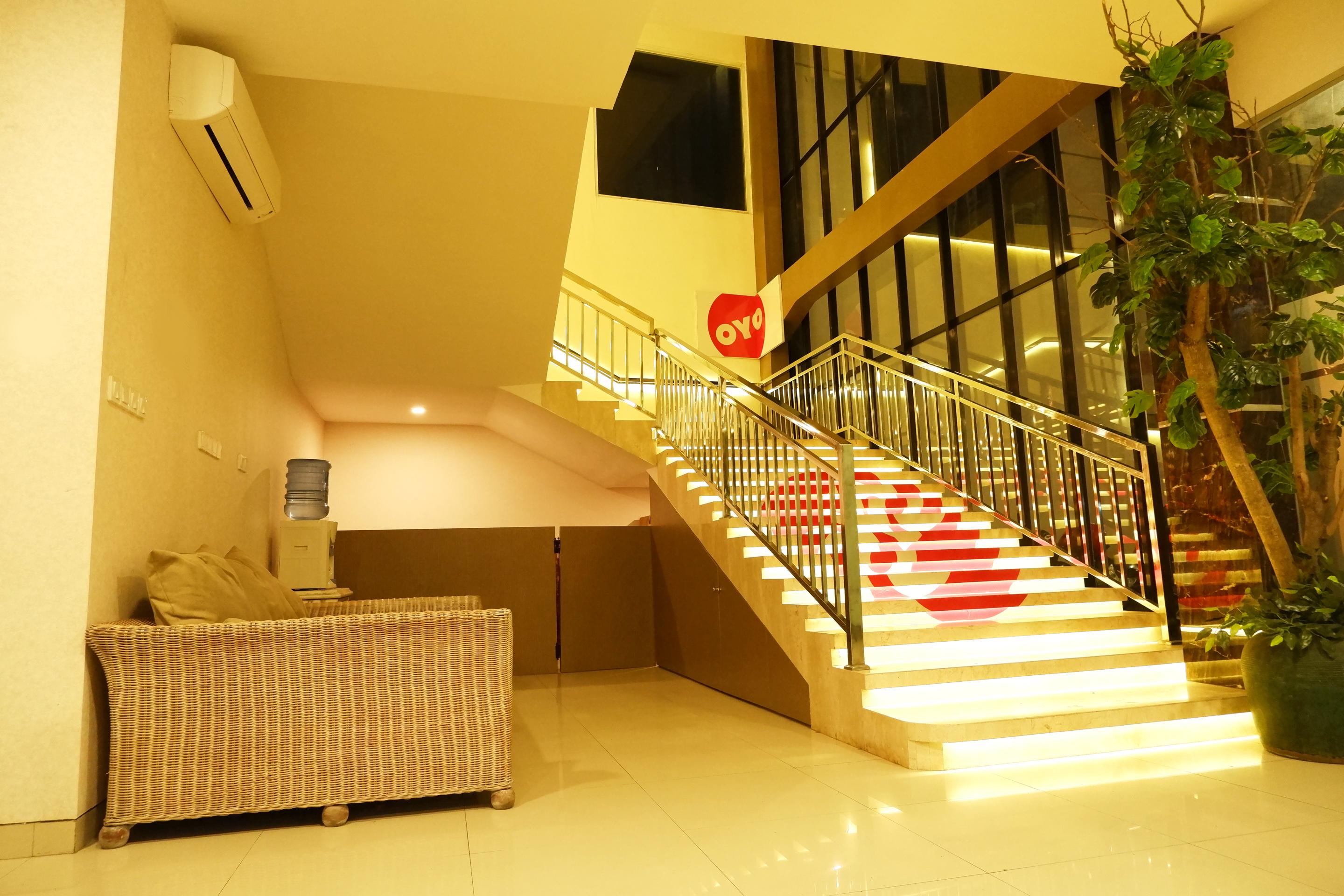 Oyo 379 Grand Mundu Semarang Exterior foto