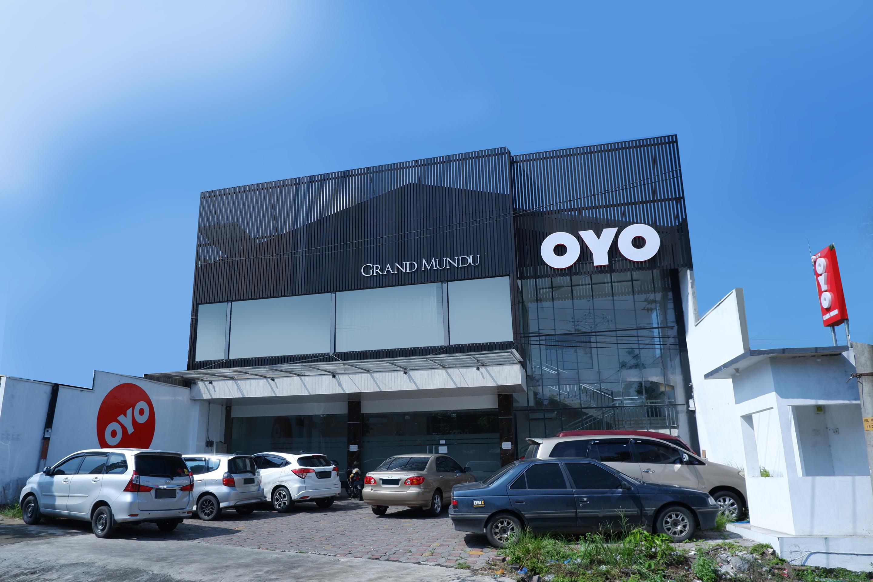 Oyo 379 Grand Mundu Semarang Exterior foto