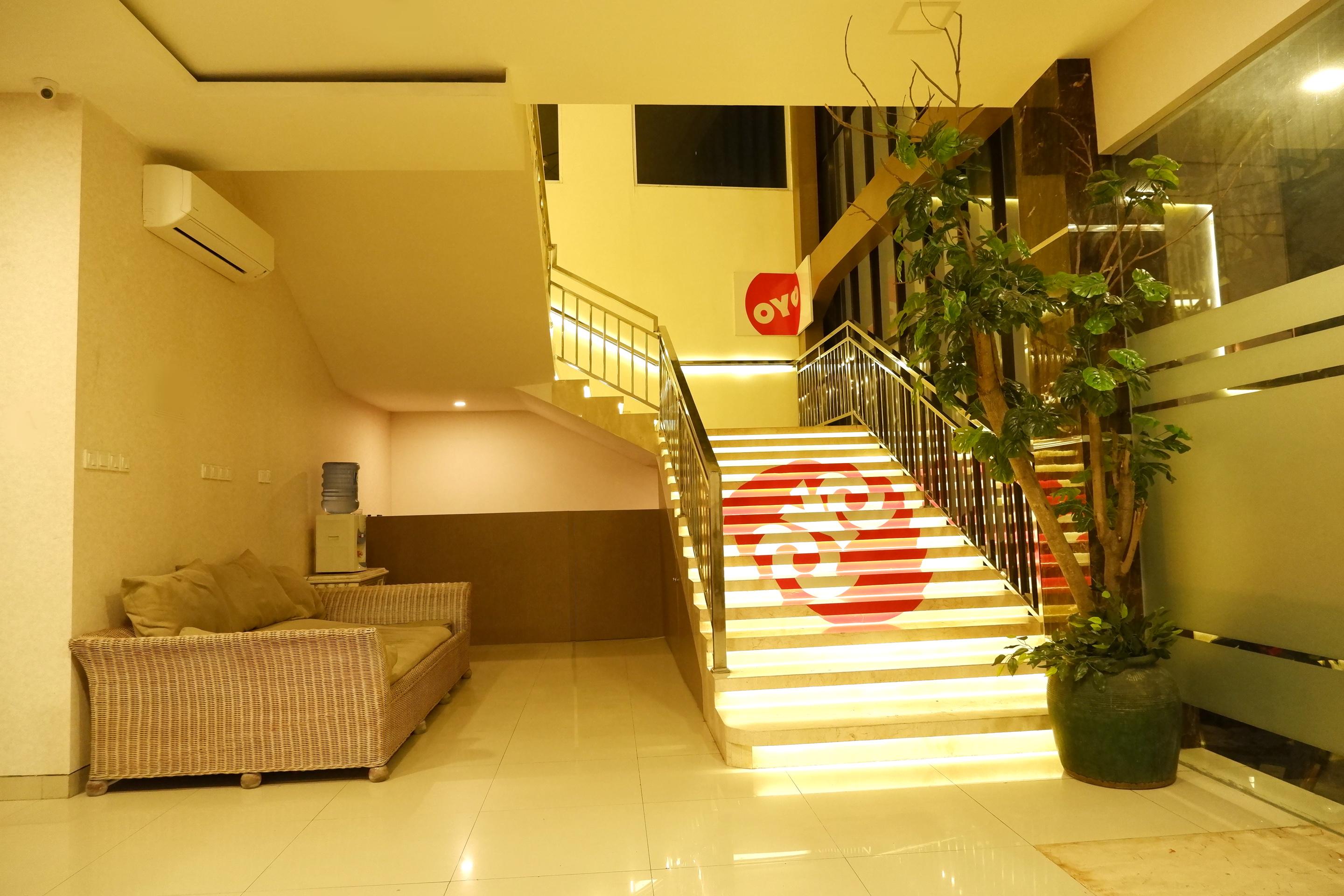 Oyo 379 Grand Mundu Semarang Exterior foto